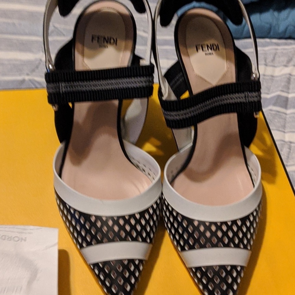 Fendi Decollete AP Vitello laser pumps